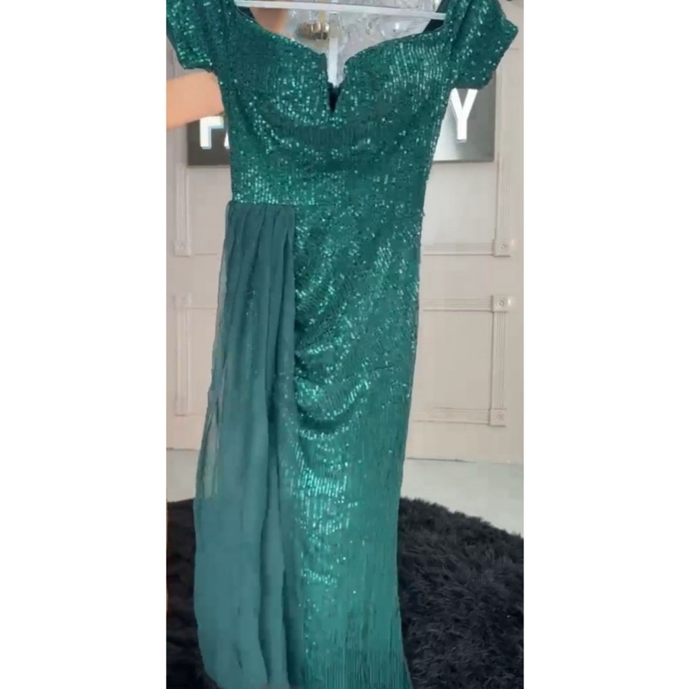Elegant Green Sequin Evening Dress